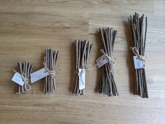 Willow sticks, twigs for craft. Bundle of 20. 10cm- 30cm length. 3-8mm thickness. Natural rustic sticks with bark on.