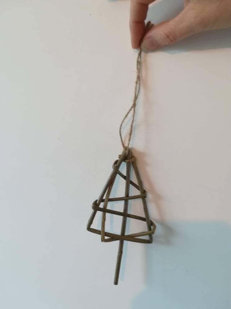 Willow Christmas Gift Toppers: Rustic Star and Tree Ornaments