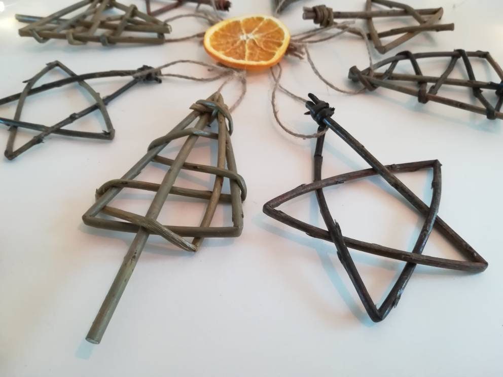 Willow Christmas Gift Toppers: Rustic Star and Tree Ornaments