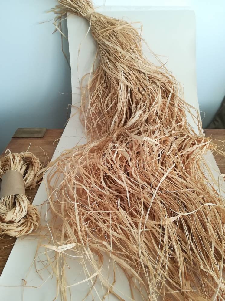 Natural raffia twine for wreath making, craft, eco present wrapping and gardening.