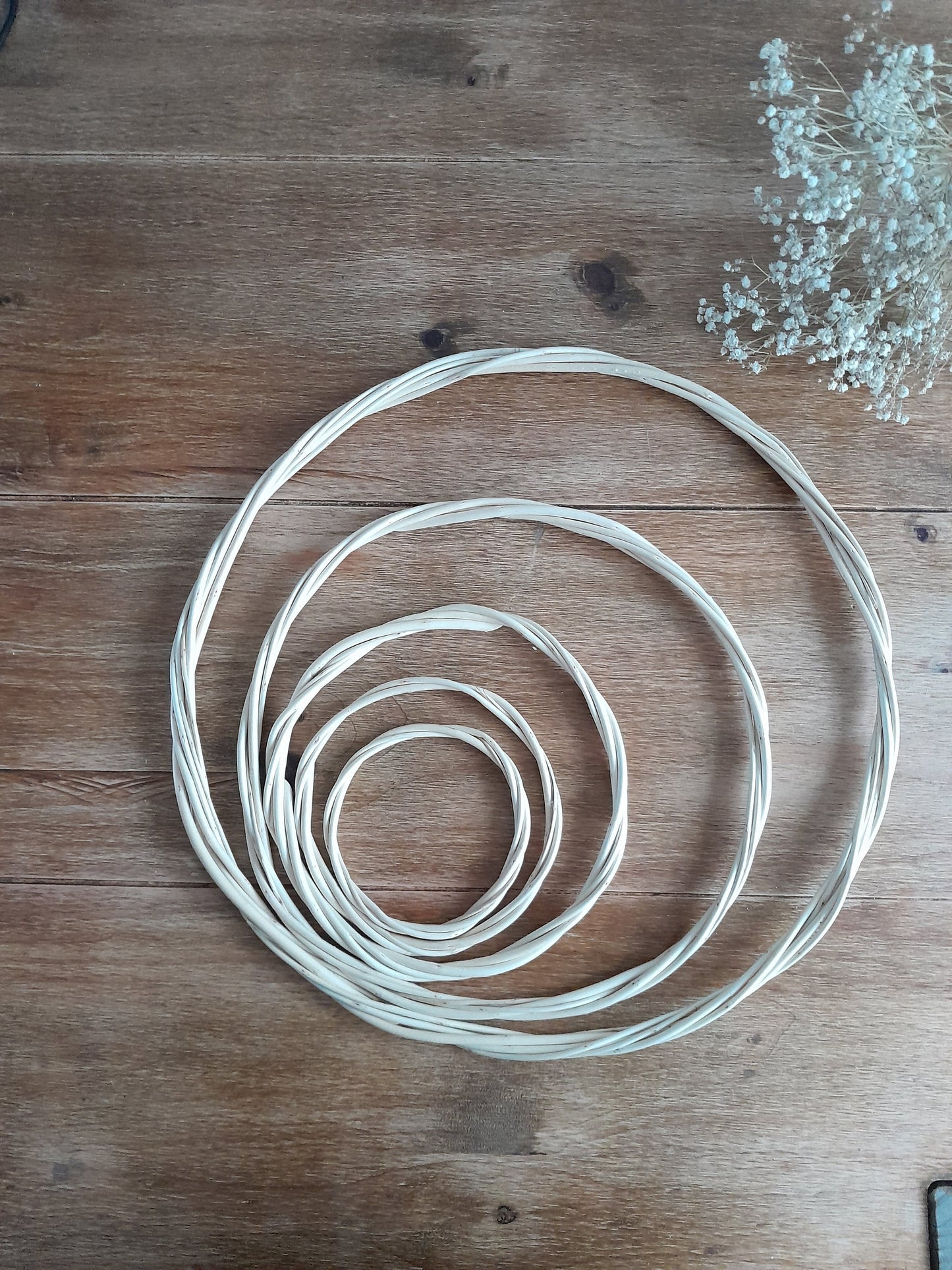 Thin willow hoop, natural white willow. Plain wreath base for DIY wedding, door or flower girl hoops. 10cm 15cm 20cm 30cm 40cm diameter