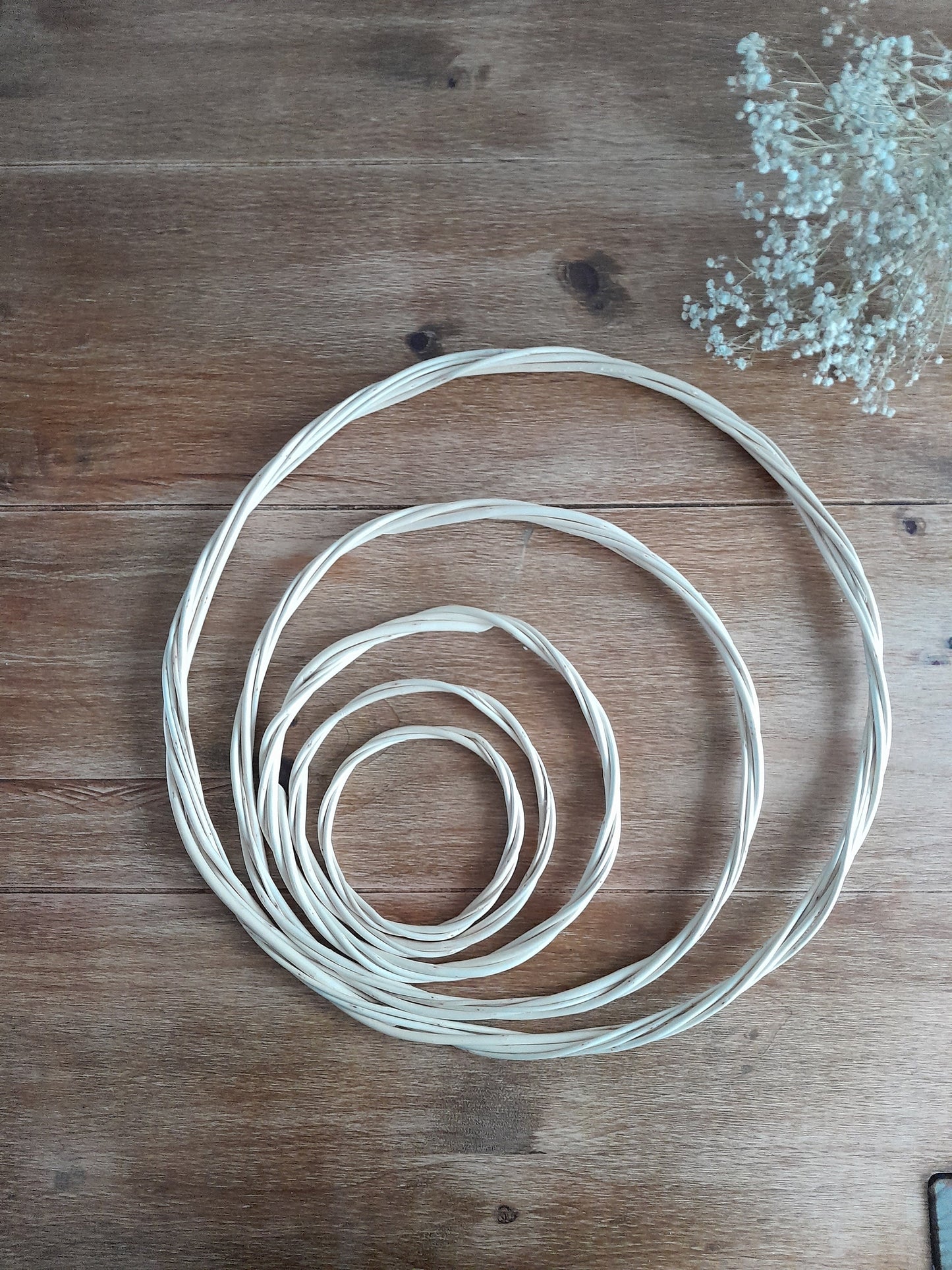 Thin willow hoop, natural white willow. Plain wreath base for DIY wedding, door or flower girl hoops. 10cm 15cm 20cm 30cm 40cm diameter