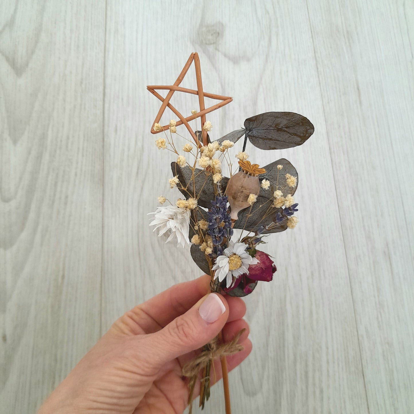 Small willow star wands for craft set of 5, for bouquet, flower arrangement, gift topper, place setting, eco-friendly letterbox gift for Mum