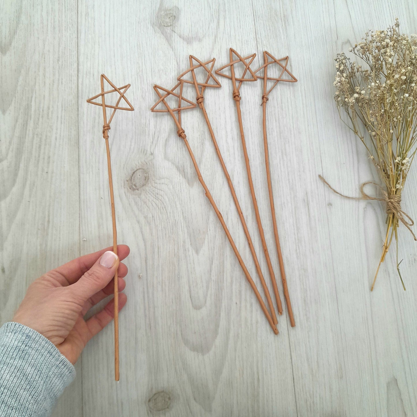Small willow star wands for craft set of 5, for bouquet, flower arrangement, gift topper, place setting, eco-friendly letterbox gift for Mum