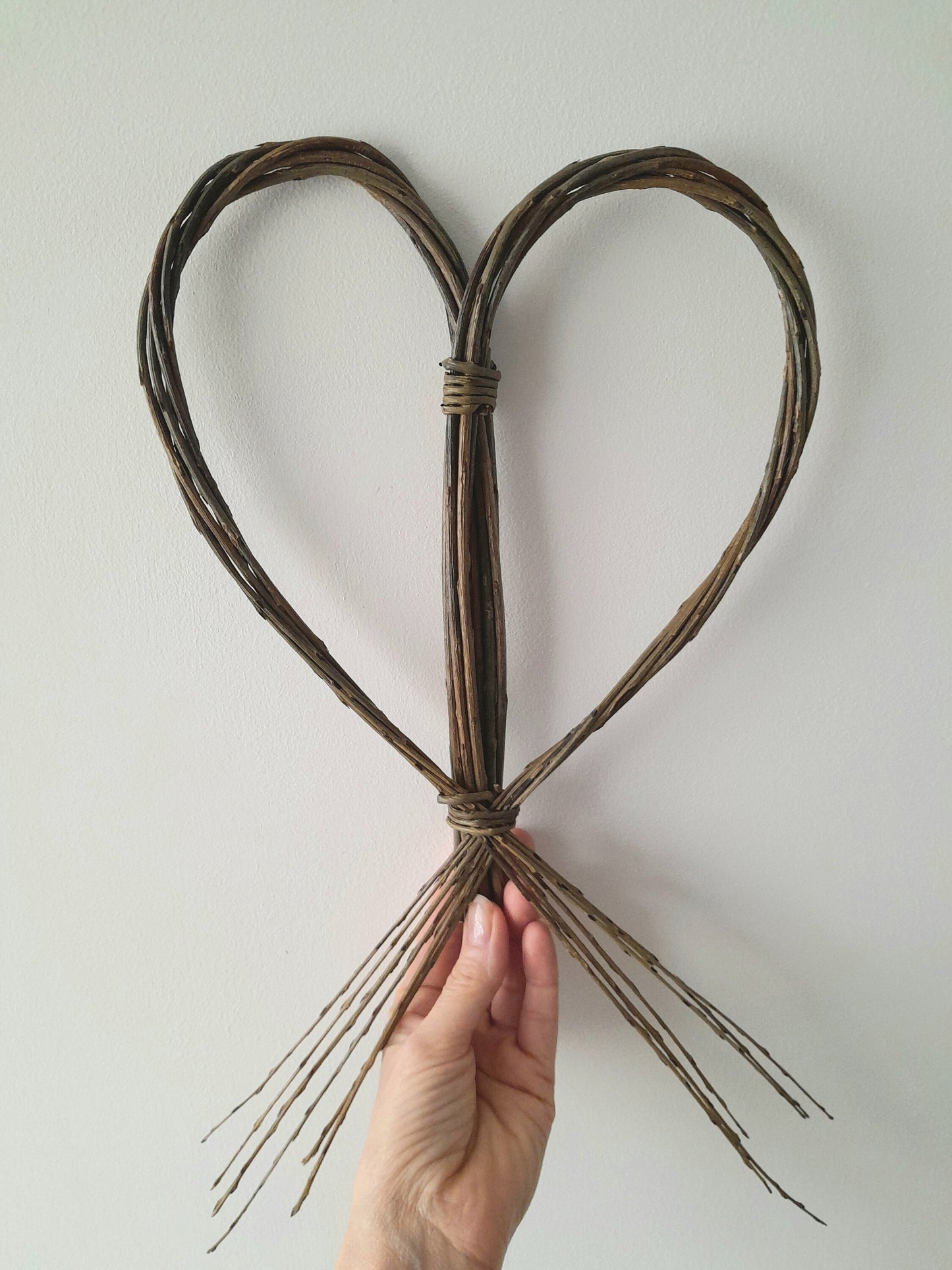 Small Willow Heart, Natural Brown Willow Heart for Door or Wall Hanging. Sustainable Wall Art for Garden or Bedroom, 5th Anniversary Gift