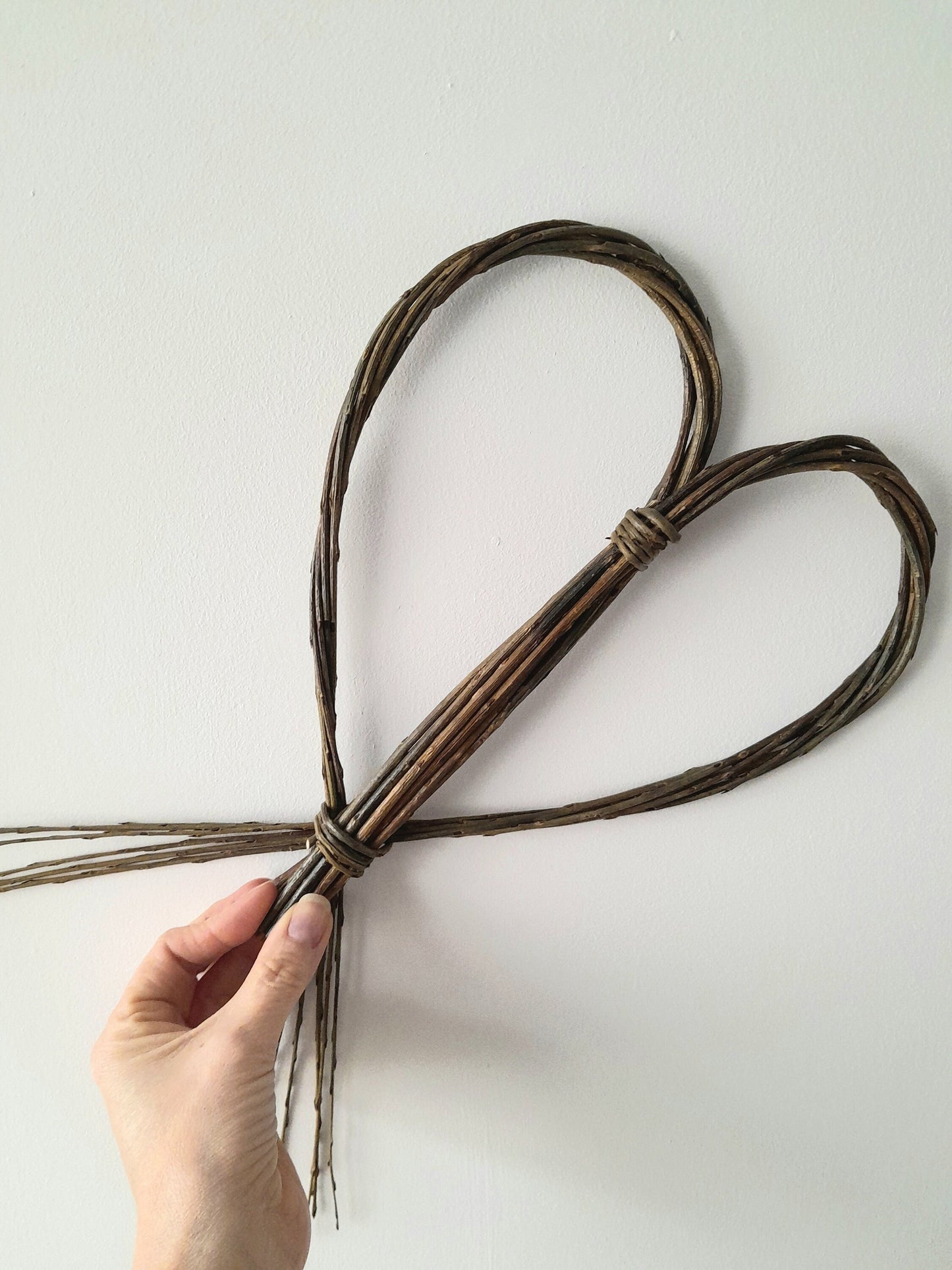Small Willow Heart, Natural Brown Willow Heart for Door or Wall Hanging. Sustainable Wall Art for Garden or Bedroom, 5th Anniversary Gift