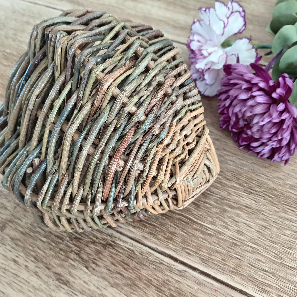 Small Decorative Brown Willow Basket. Rustic Wicker Frame Basket with Handle for Easter Egg Hunt, Storage or Display. 15cm Wicker Basket