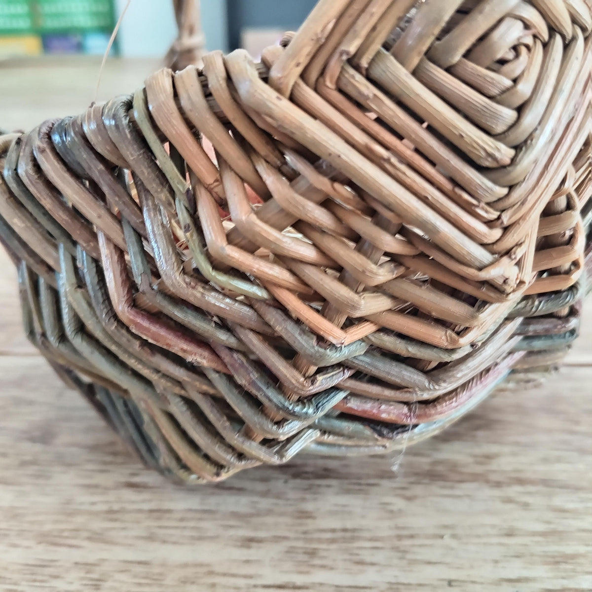 Small Decorative Brown Willow Basket. Rustic Wicker Frame Basket with Handle for Easter Egg Hunt, Storage or Display. 15cm Wicker Basket