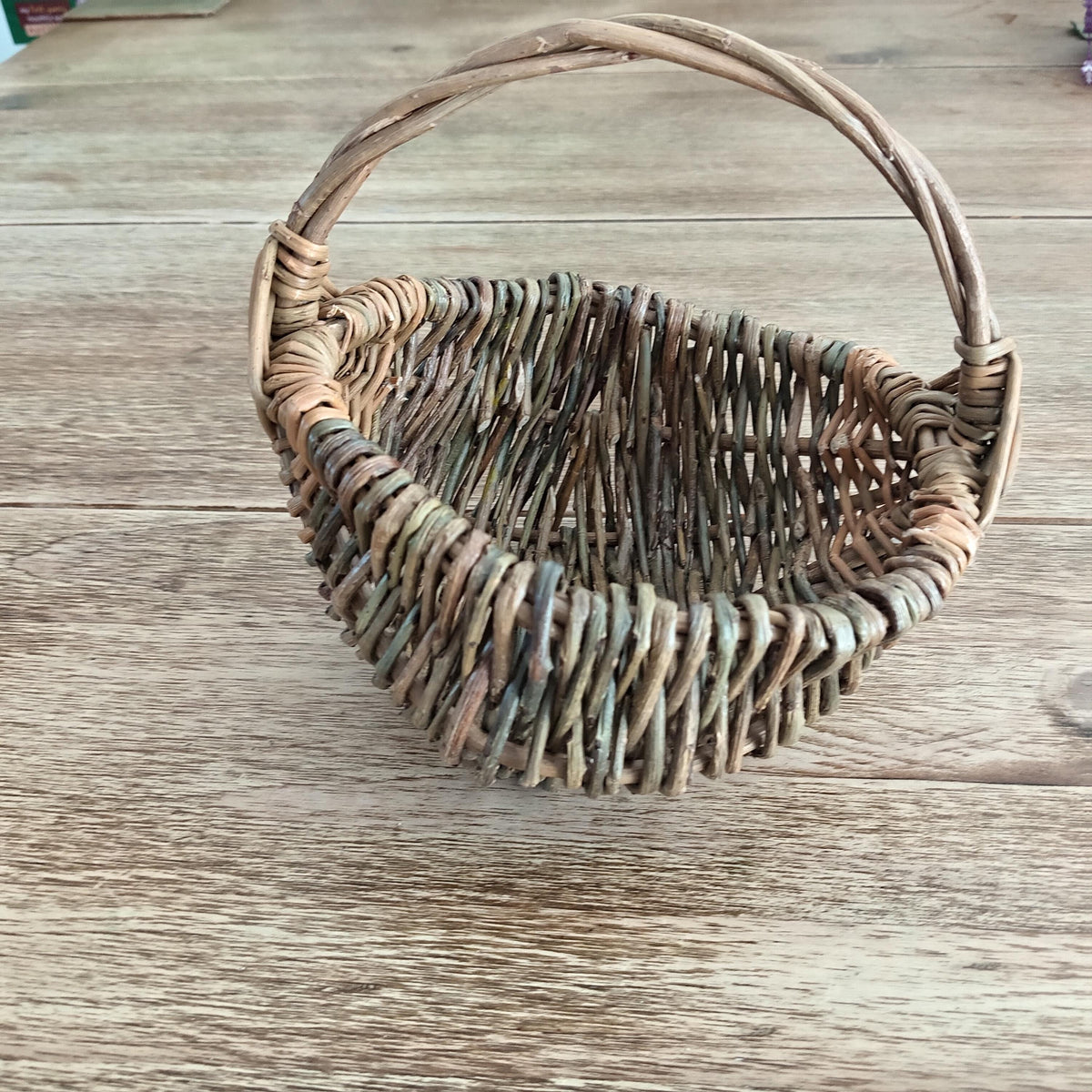 Small Decorative Brown Willow Basket. Rustic Wicker Frame Basket with Handle for Easter Egg Hunt, Storage or Display. 15cm Wicker Basket