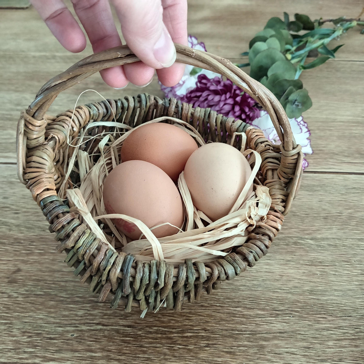 Small Decorative Brown Willow Basket. Rustic Wicker Frame Basket with Handle for Easter Egg Hunt, Storage or Display. 15cm Wicker Basket