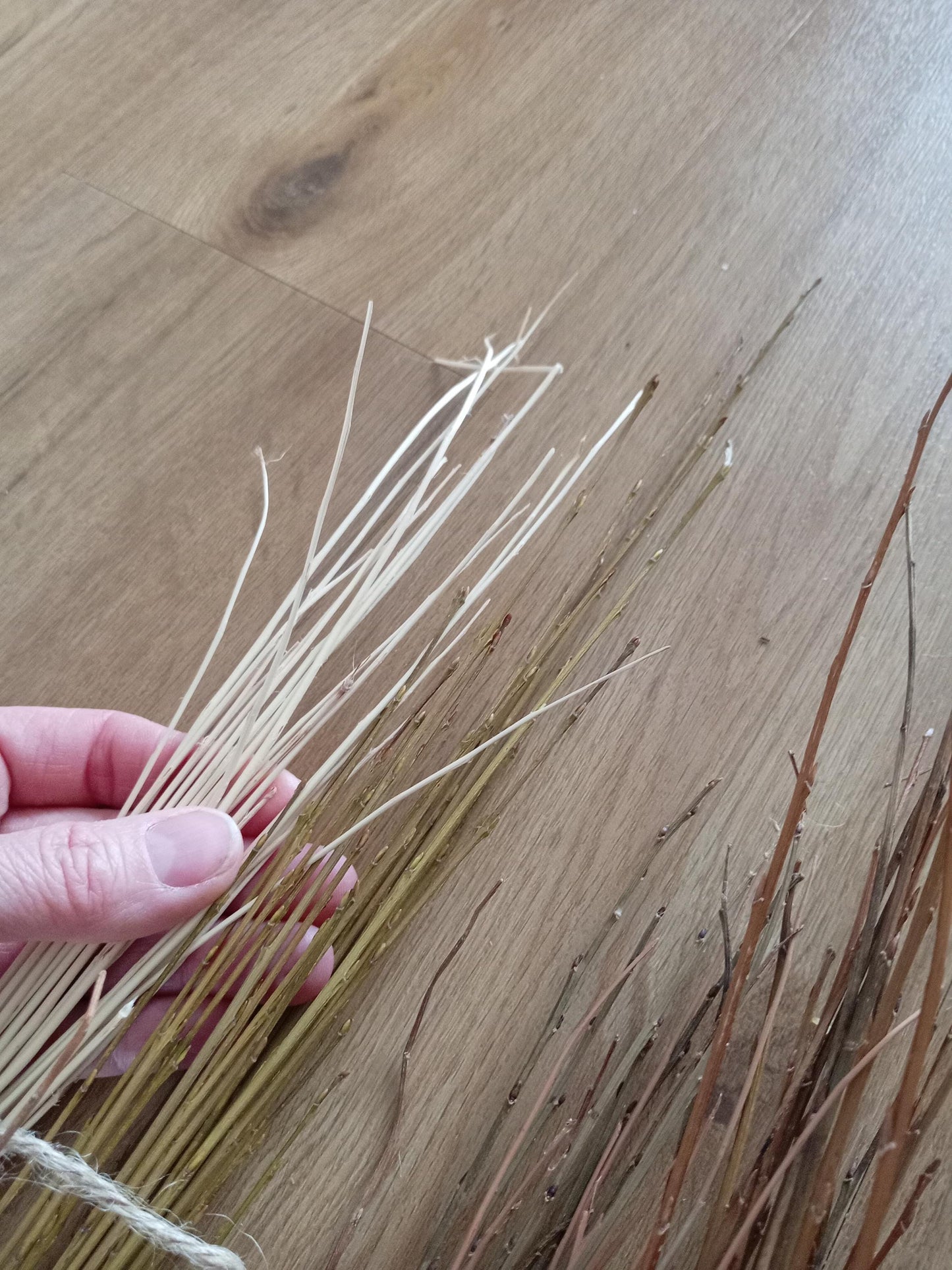 Straight Willow Rods for Weaving and Crafts. Natural Brown, Buff or White Willow. 3 Foot Basketry Willow. 25 x 2'-3' 60-90cm Willow Withies.