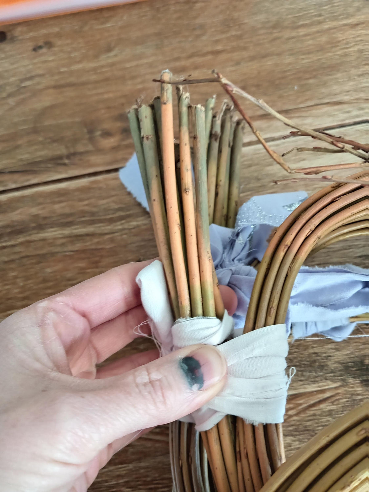 Willow rods for weaving and crafts. Natural brown, buff or white willow. Basketry willow. Black Maul 24 x 4'-5' willow rods. Willow withies