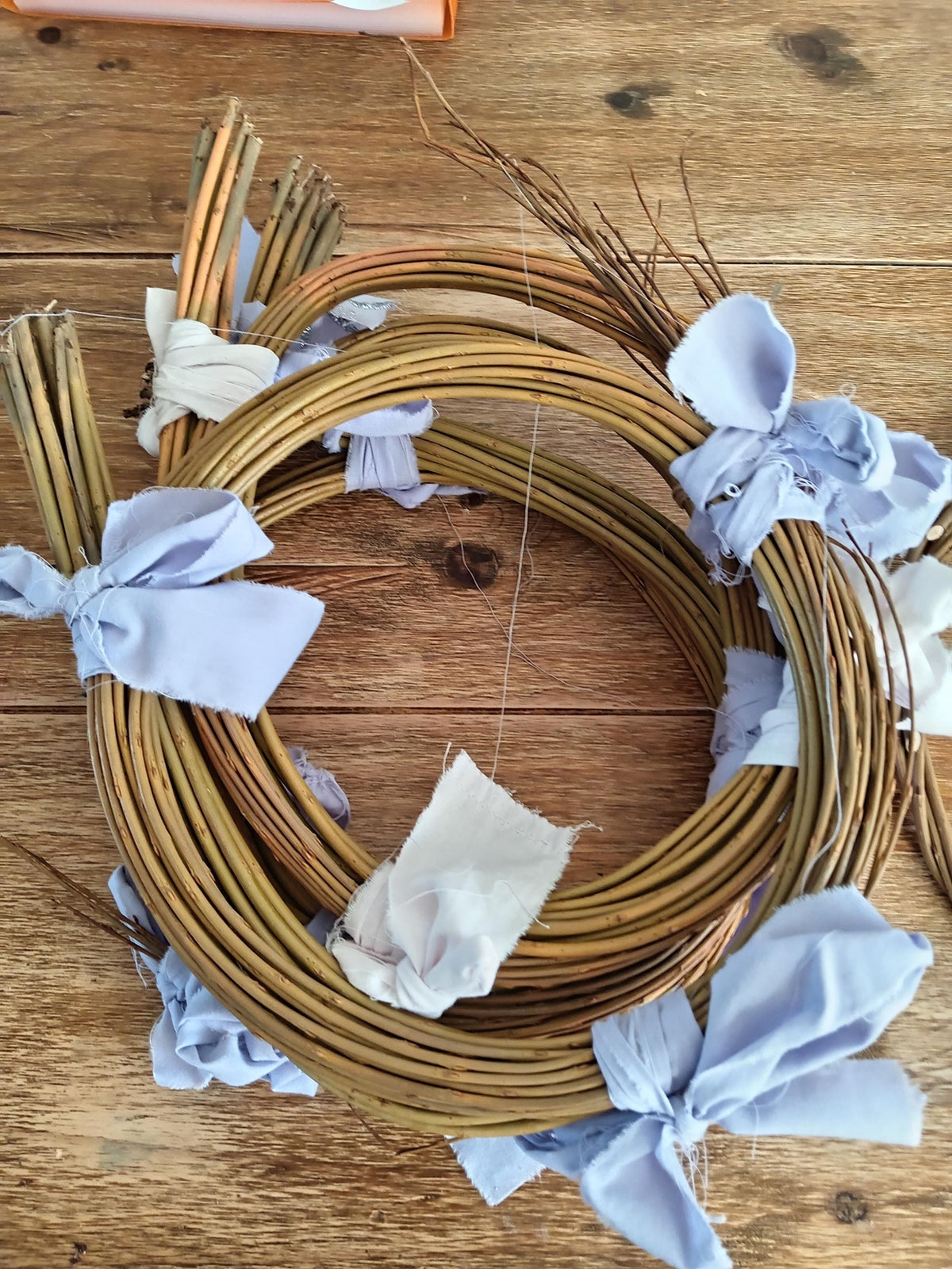 Willow rods for weaving and crafts. Natural brown, buff or white willow. Basketry willow. Black Maul 24 x 4'-5' willow rods. Willow withies